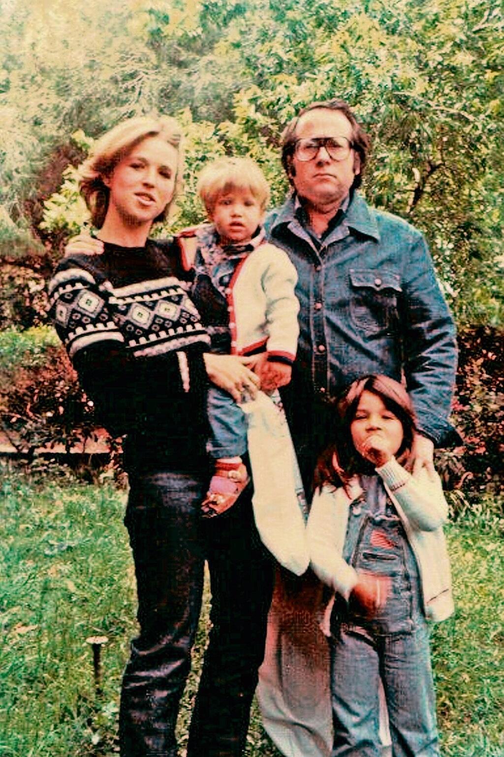 דורית ומנחם זילברמן עם ילדיהם