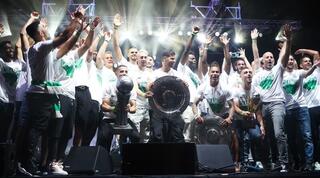 שחקני מכבי חיפה חוגגים