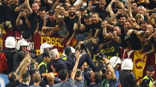 ז'וזה מוריניו מונף אל מול אוהדי רומא