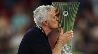 ז'וזה מוריניו מנשק את התואר השישי שלו באירופה