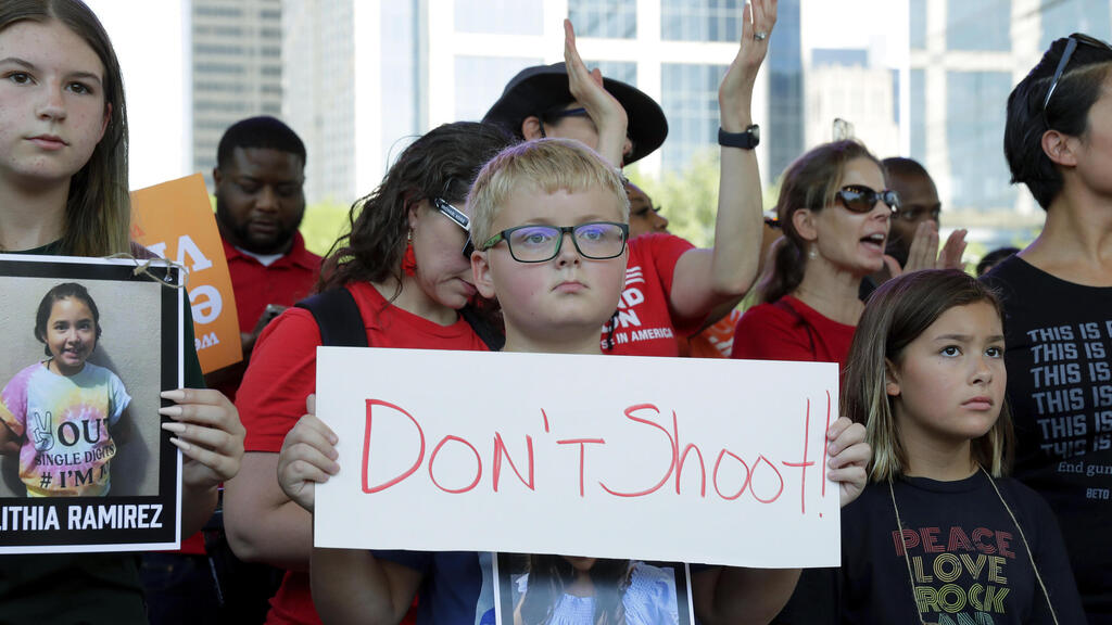 הפגנה מול כינוס של ארגון NRA ב יוסטון טקסס