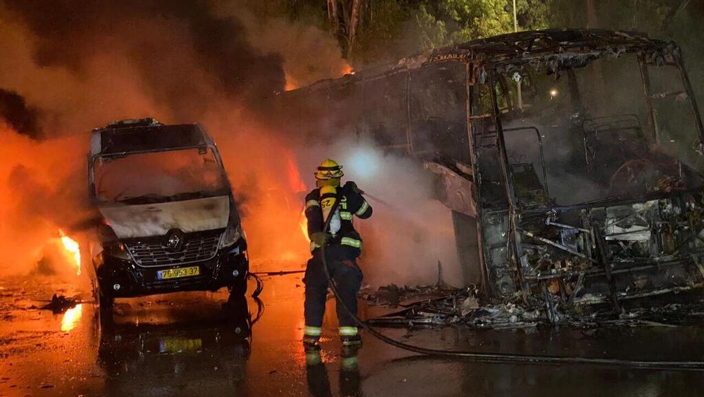 שבעה אוטובוסים ומיניבוס נשרפו באיזור התעשיה בקריית שמונה