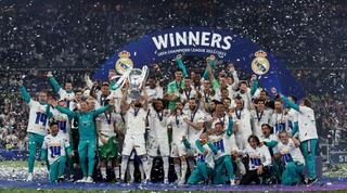 שחקני ריאל מדריד חוגגים עם הגביע