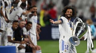 מרסלו עם גביע האלופות