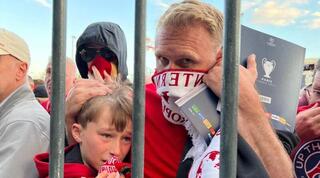 אוהדי ליברפול תקועים מחוץ לאצטדיון