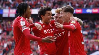 שחקני נוטינגהאם פורסט חוגגים