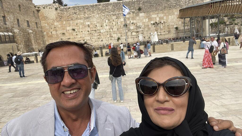 Pakistani-born Anila Ali in Jerusalem's Western Wall (Photo: Twitter) Pakistani-born Anila Ali in Jerusalem's Western Wall