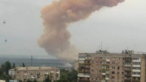 אוקראינה עשן בעיר סברודונצק אחרי תקיפת מפעל כימיקליים