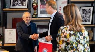 אבא נאור בפגישה עם אנשי המועדון של באיירן מינכן