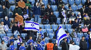 שוב קרחות ביציעים