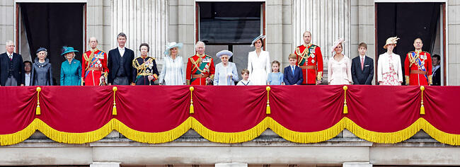 אחרי שנתיים - בני המלוכה חזרו למרפסת המלכותית