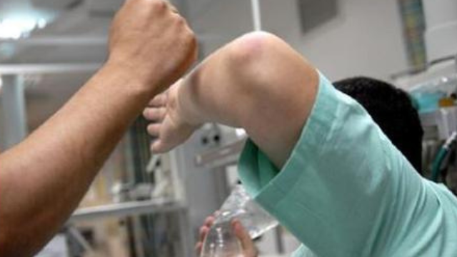 Нападение на врача (Фото: Коби Куанкес) Нападение на врача