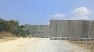 צה"ל הציב חומות בטון חדשות באחד הישובים הסמוכים לרצועת עזה