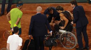 אלכסנדר זברב על כיסא גלגלים