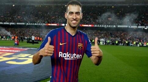 סרחיו בוסקטס חוגג