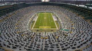 האצטדיון של גרין ביי פאקרס. כך ישב קהל