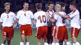 שחקני דנמרק חוגגים ב-0:5