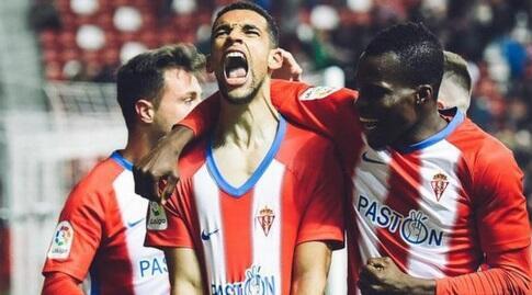 ניק בלקמן חוגג במדי חיחון