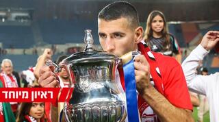 איתן טיבי עם הגביע