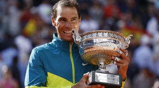 רפאל נדאל והצגת הגביע הייחודית