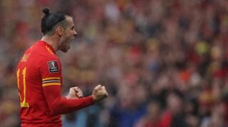 בייל חוגג שער