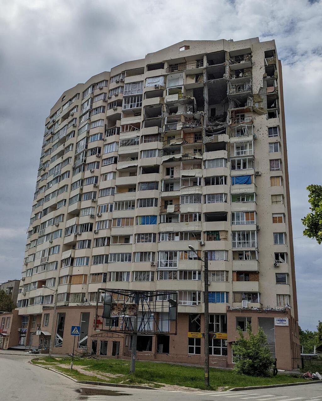 Многие жилые дома разрушены (Фото: личный архив Вадима) Чернигов в июне 2022