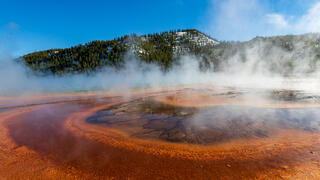 הגראנד פריזמטיק - אחת הבריכות התרמיות המפורסמות של הפארק