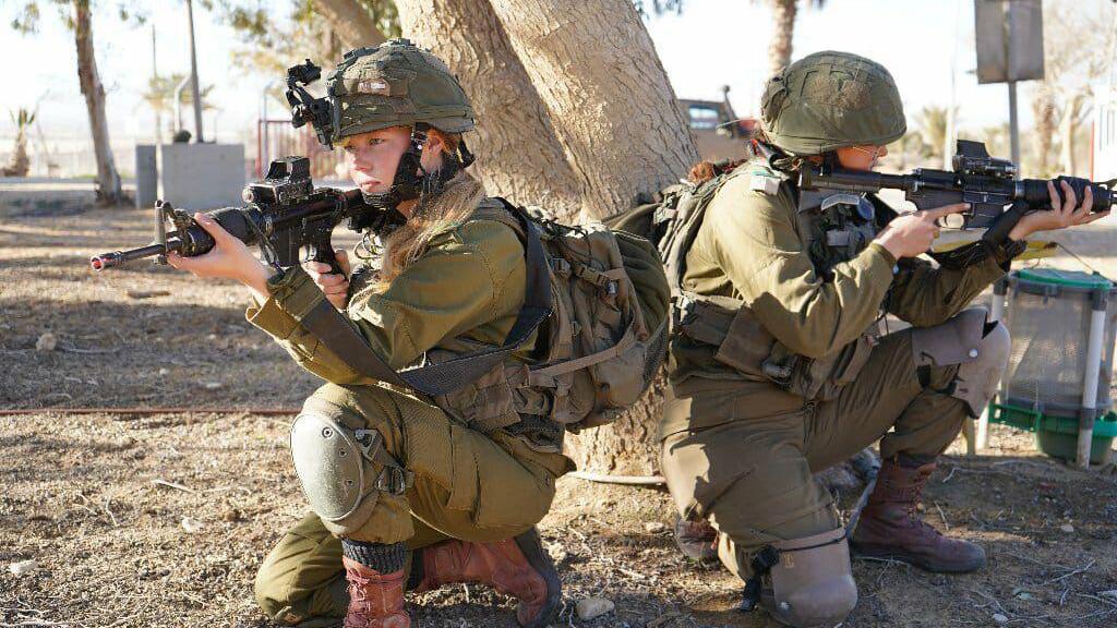 Девушки в ЦАХАЛе (Фото: пресс-служба ЦАХАЛа) לוחמות בצה"ל