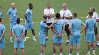 אלון חזן ושחקני הנבחרת