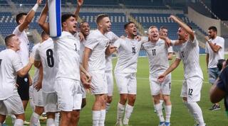 שחקני נבחרת ישראל הצעירה חוגגים