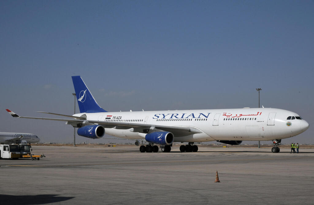 מטוס נוסעים מסוג איירבוס  A340-300 של חברת  SyrianAir ב נמל תעופה בינלאומי ב דמשק סוריה ארכיון 2020