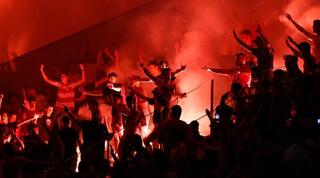 האבוקות ביציע