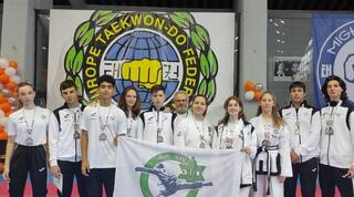 המאמן סרגיי חרצ'נקו והספורטאים