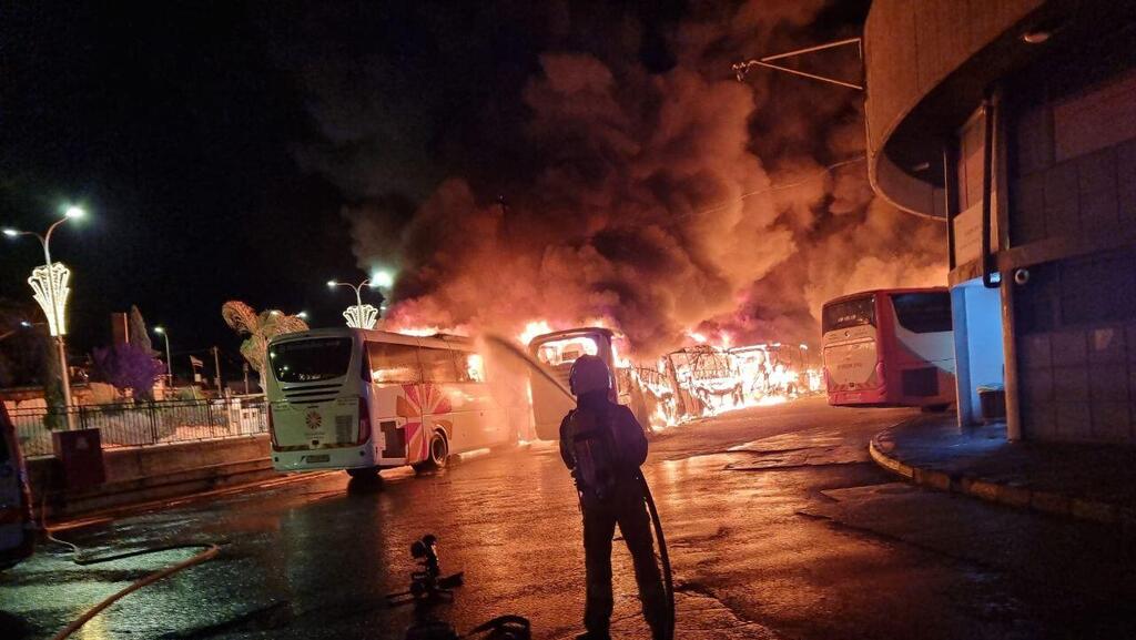 18 אוטובוסים נשרפו בתחנה המרכזית בצפת