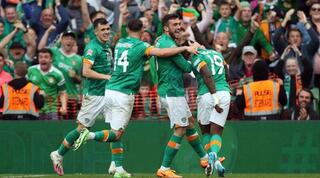 שחקני אירלנד חוגגים