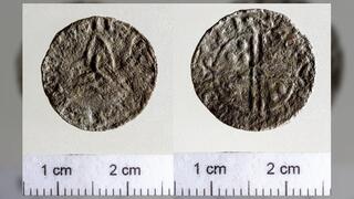 המטבע שנמצא ליד הכפר ההונגרי וארדומב, מתוארך בין 1046 ל-1066 ועליו רשום שמו של המלך הנורבגי האראלד השלישי