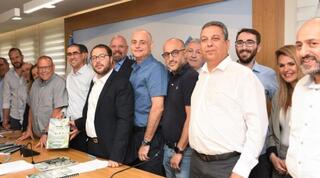 העובדים עם ראשי מכון וינגייט