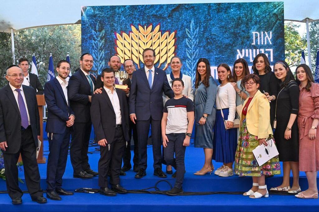 President Herzog and first lady Michal Herzog flanked by the winners of the 2022 Presidential Award for Volunteerism
