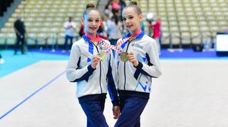 האחיות מוניץ עם מדליות הזהב