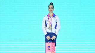 דריה אטמנוב על הפודיום