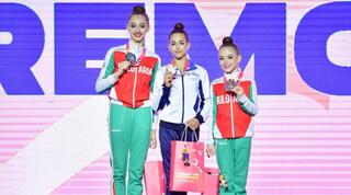 דריה אטמנוב על הפודיום