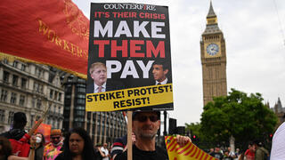 בריטניה לונדון מפגינים נגד יוקר המחיה