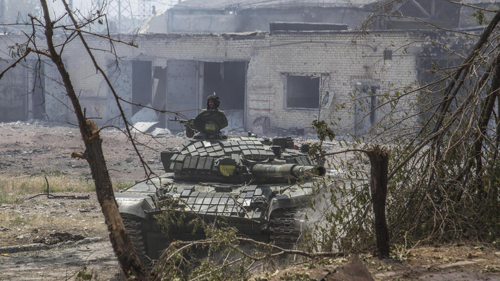טנק של צבא אוקראינה בעיר סברודונצק 