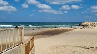 רצועת חוף קטנה ומסוכנת בחוף דליה