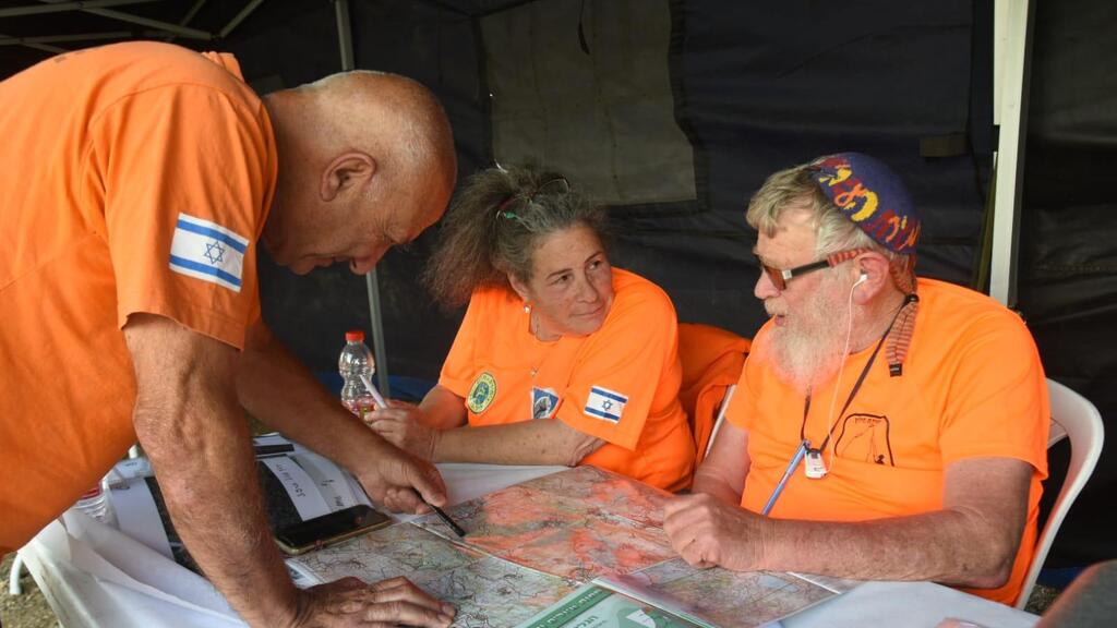 Оперативный штаб спасателей (Фото: Авигу Шапира) יום חיפושים נרחב בהר מירון אחר מוישי קליינרמן