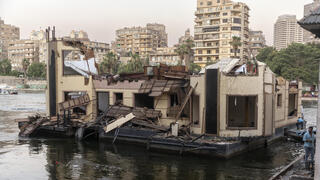 מצרים קהיר הורסת בתים צפים סירות מגורים על ה נילוס