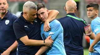 אופיר חיים מעודד את גלוך בסיום