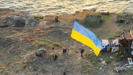 Украинский флаг на острове Змеиный