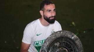 חוסה רודריגס עם צלחת האליפות