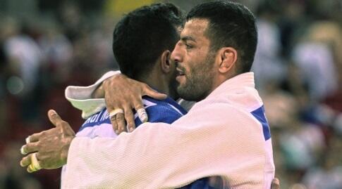 שגיא מוקי וסעיד מולאי מחובקים